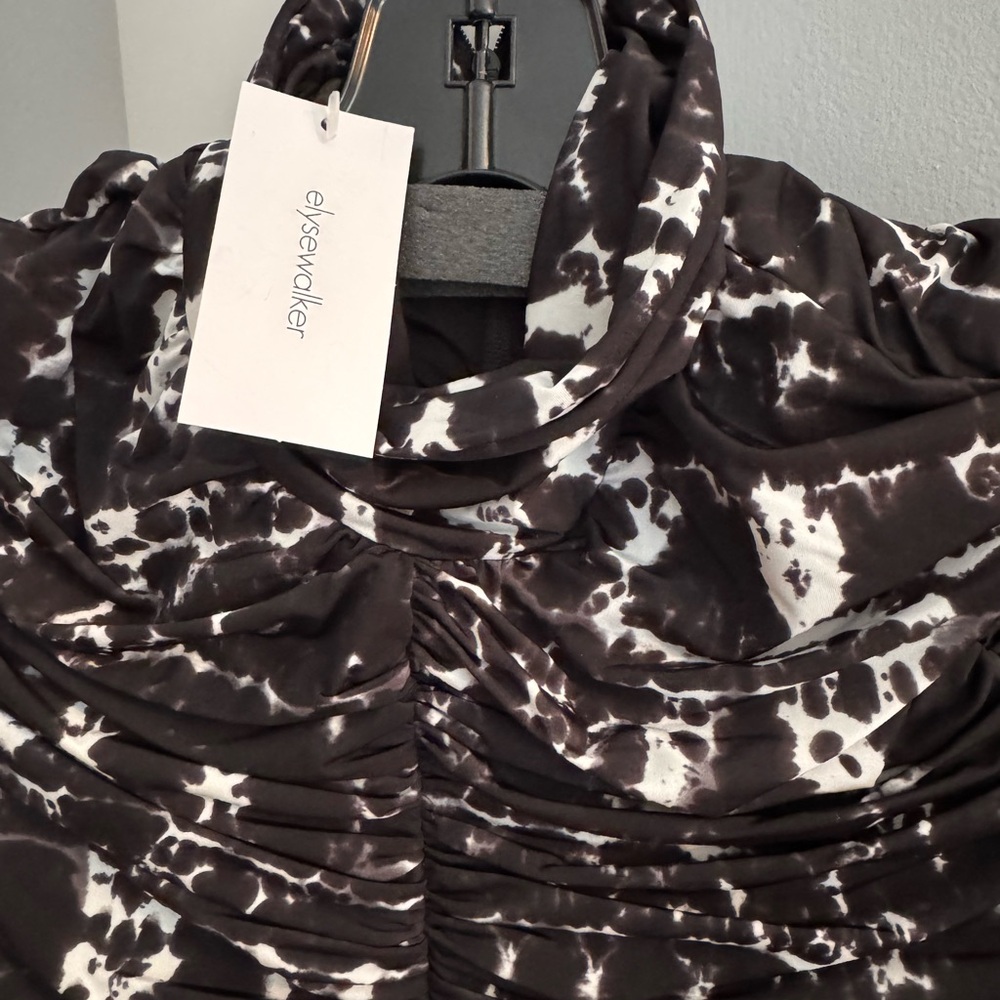 Elegant Black and White Ruched Dress - Picture 2 of 4